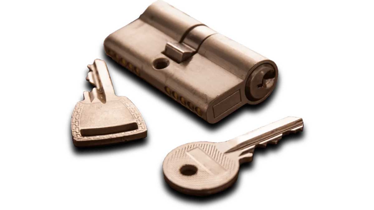 keys and euro cylinder with broken key